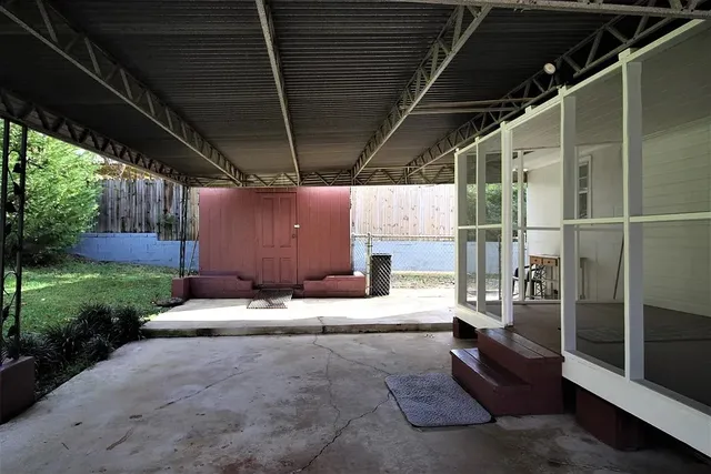 a view of backyard with tub