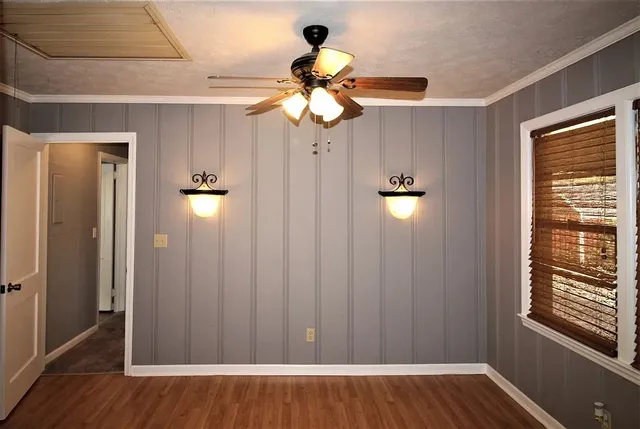 a window in an empty room