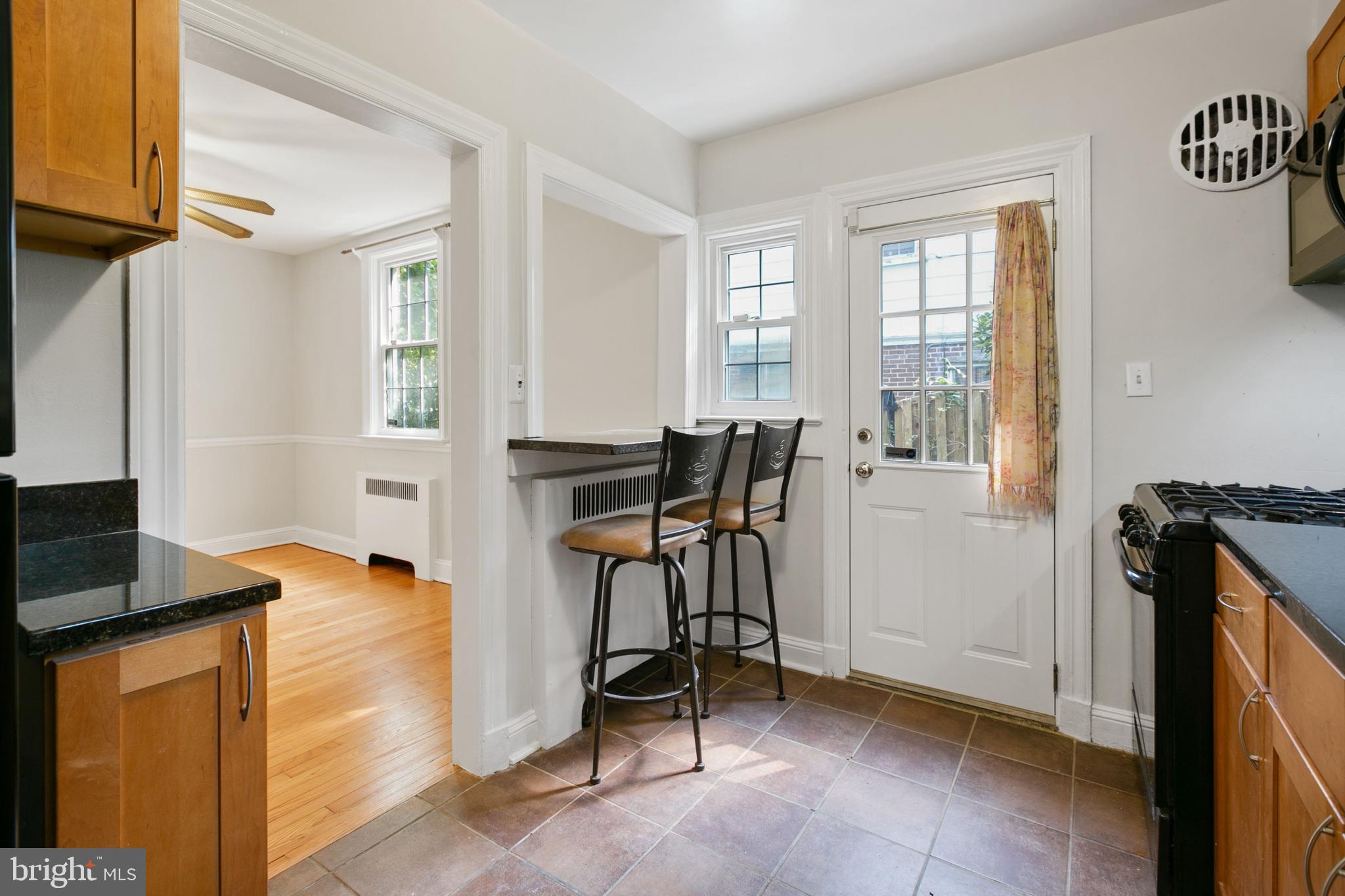4619 Briarclift Road Baltimore, MD 21229 - Photo 12 of 39 Granite Breakfast Bar
