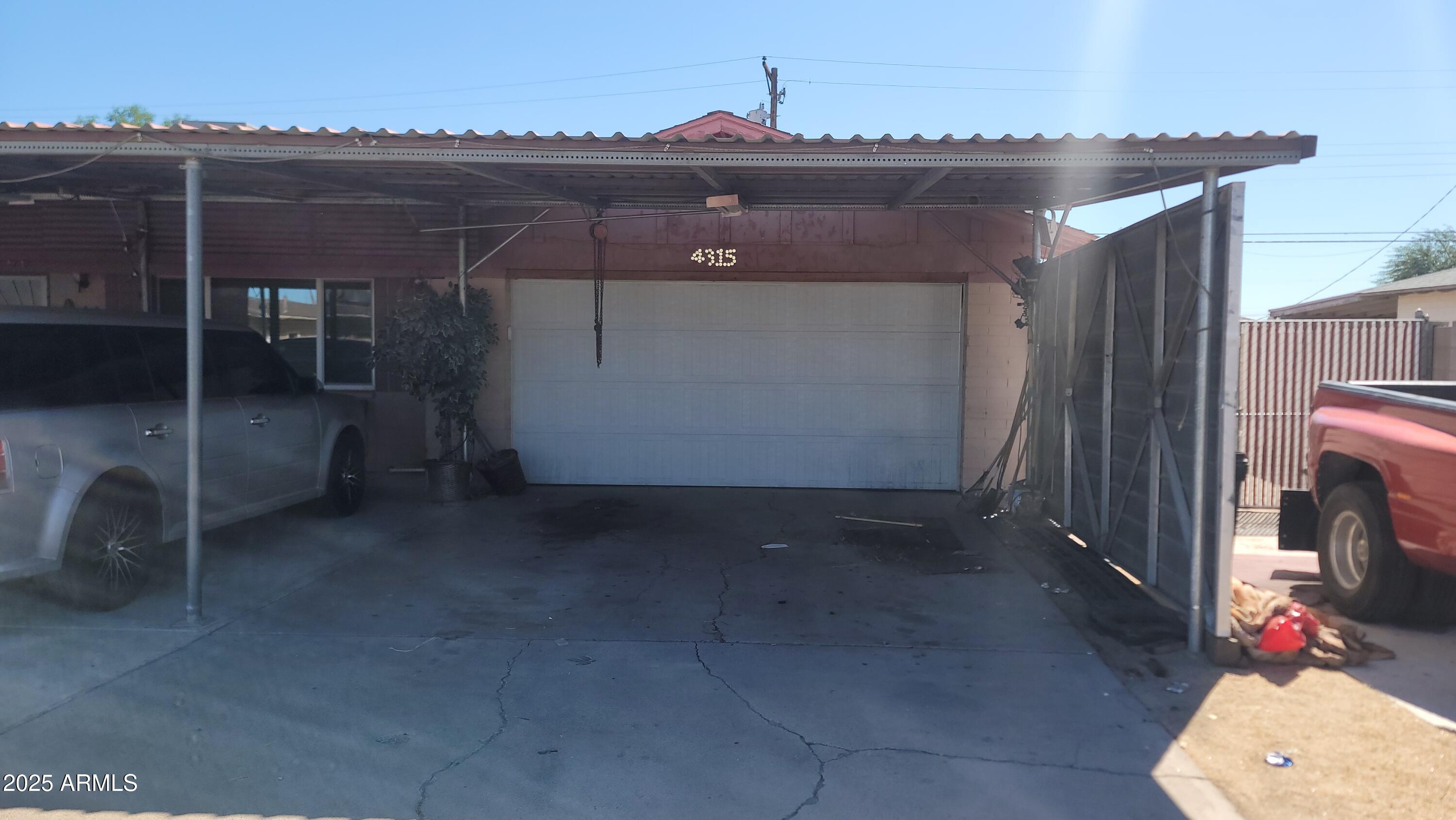 4315 West Osborn Road Phoenix, AZ 85031 - Photo 4 of 29 a view of a house with a yard