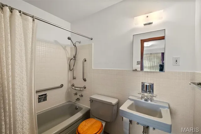 $365,000 | 5837 Oak Forest Lane, St. Louis, MO 63128