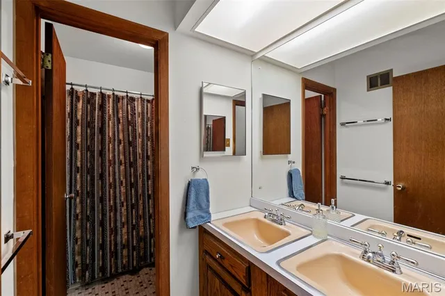 $365,000 | 5837 Oak Forest Lane, St. Louis, MO 63128