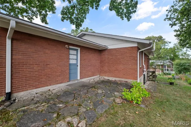 $365,000 | 5837 Oak Forest Lane, St. Louis, MO 63128