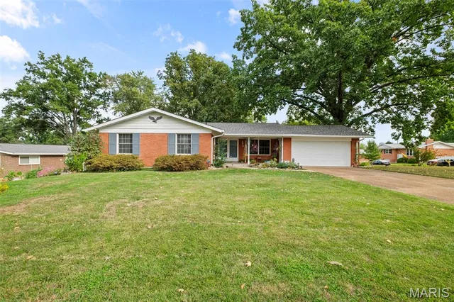 $365,000 | 5837 Oak Forest Lane, St. Louis, MO 63128