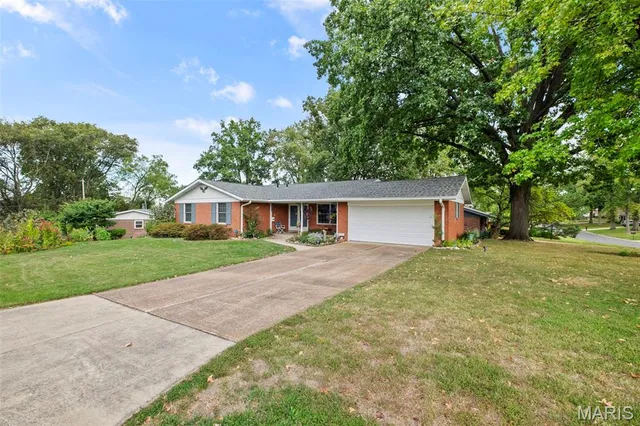 $365,000 | 5837 Oak Forest Lane, St. Louis, MO 63128
