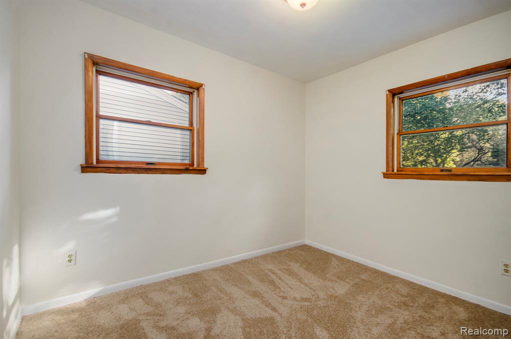 8344 Ellis Road Clarkston, MI 48348 - Photo 22 of 32