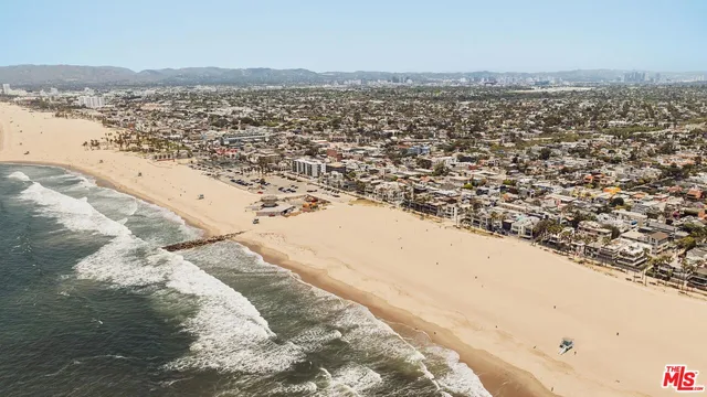 $8,750,000 | 2609 Ocean Front Walk, Venice, CA 90291