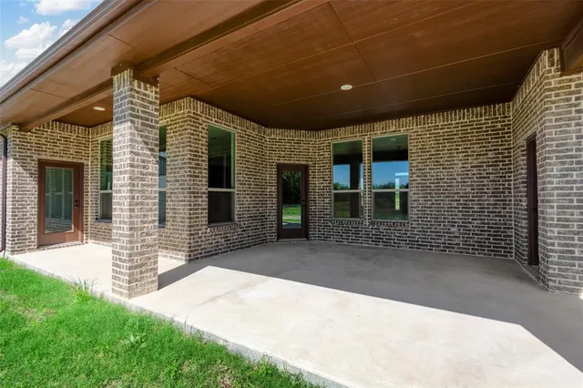 a front view of house with yard