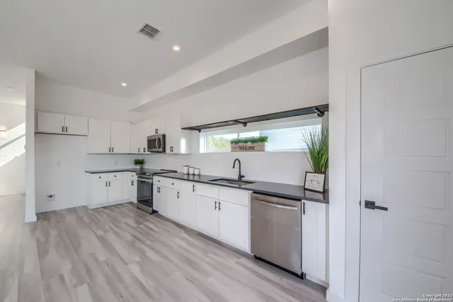 $2,300 | 675 Hummingbird Hill, Canyon Lake, TX 78133