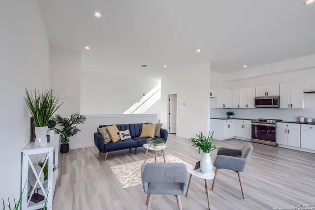 $2,300 | 675 Hummingbird Hill, Canyon Lake, TX 78133