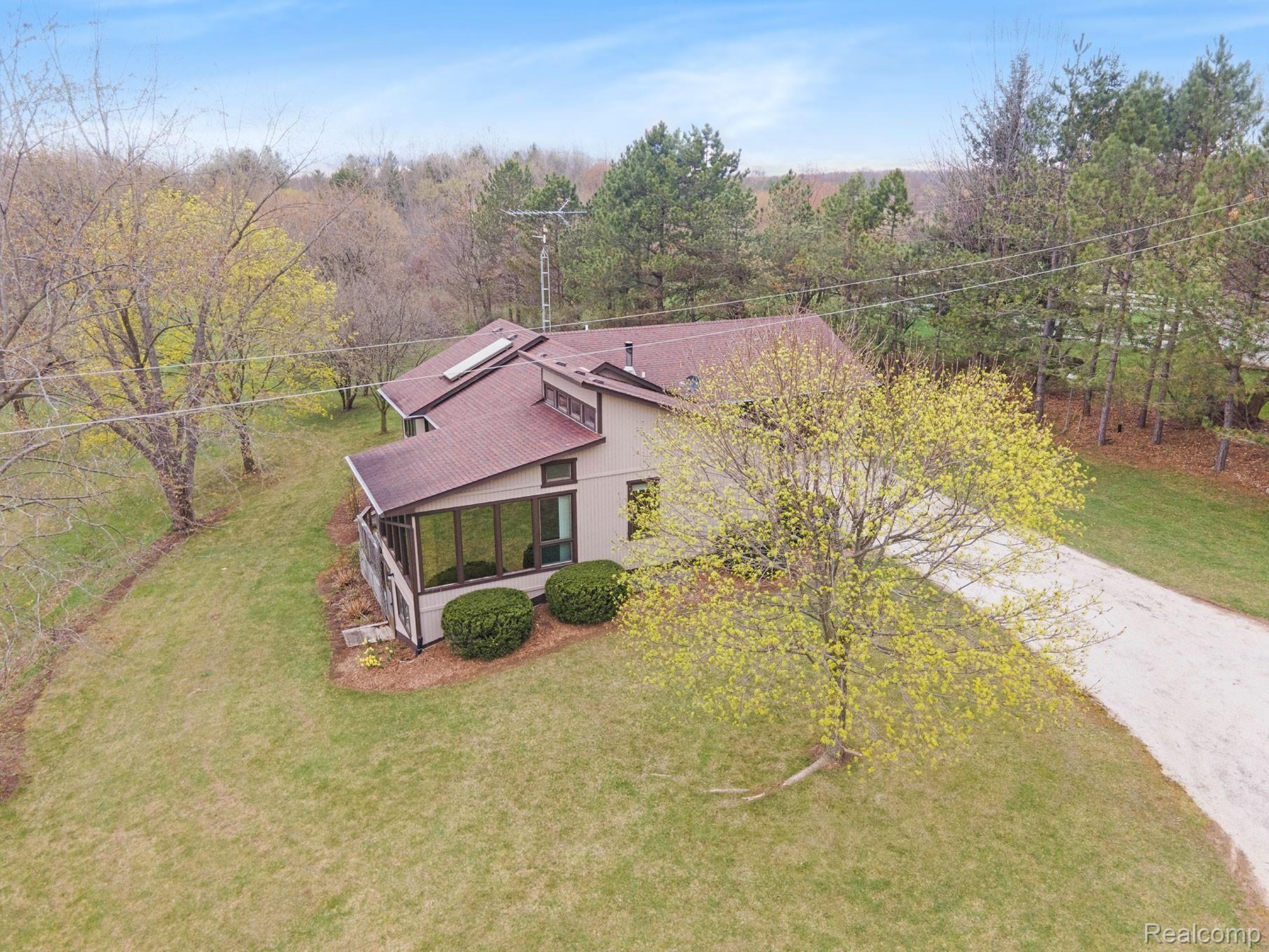 1655 Gray Road Lapeer, MI 48446 - Photo 7 of 36 210412-Brennan-1655-Gray-Road---Aerials---003.jpg