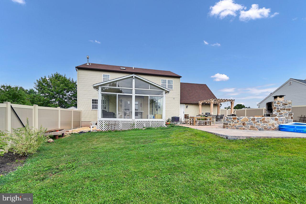 123 Winston Drive York, PA 17408 - Photo 2 of 53