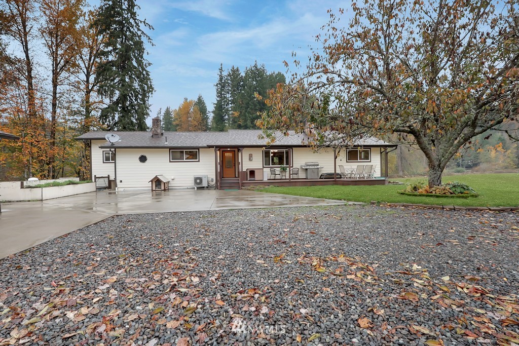 27010 Lower Burnett Road East Buckley, WA 98321 - Photo 4 of 32 Gallery Image 4