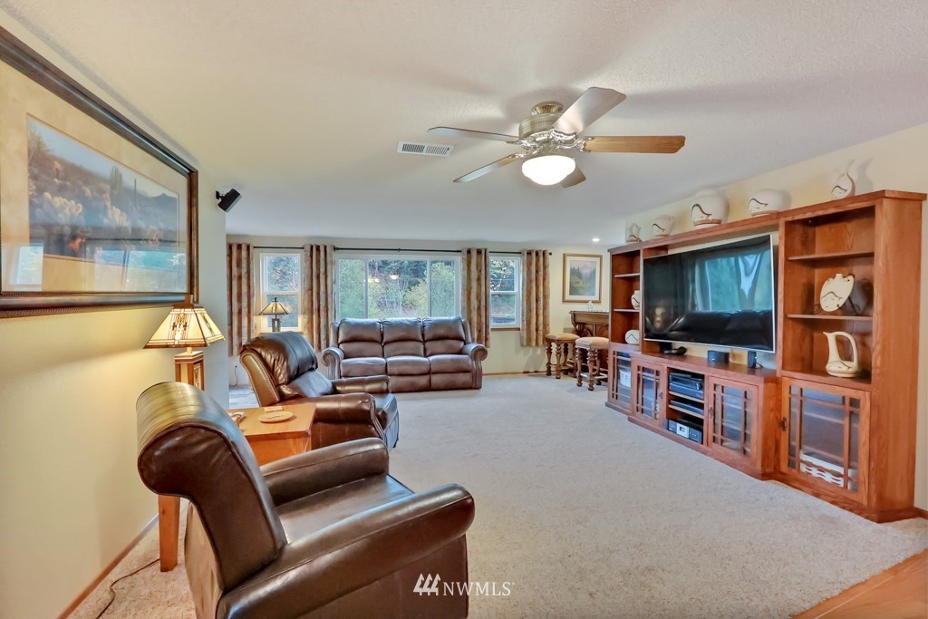 27010 Lower Burnett Road East Buckley, WA 98321 - Photo 7 of 32 Gallery Image 7