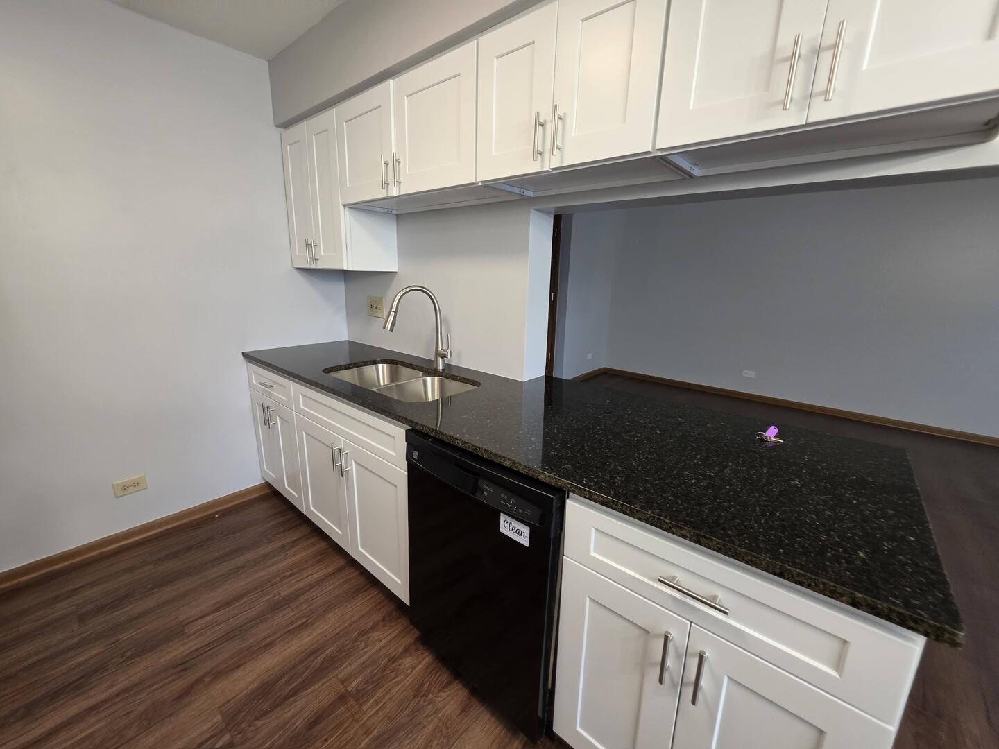 327 Shadybrook Lane Aurora, IL 60504 - Photo 8 of 30