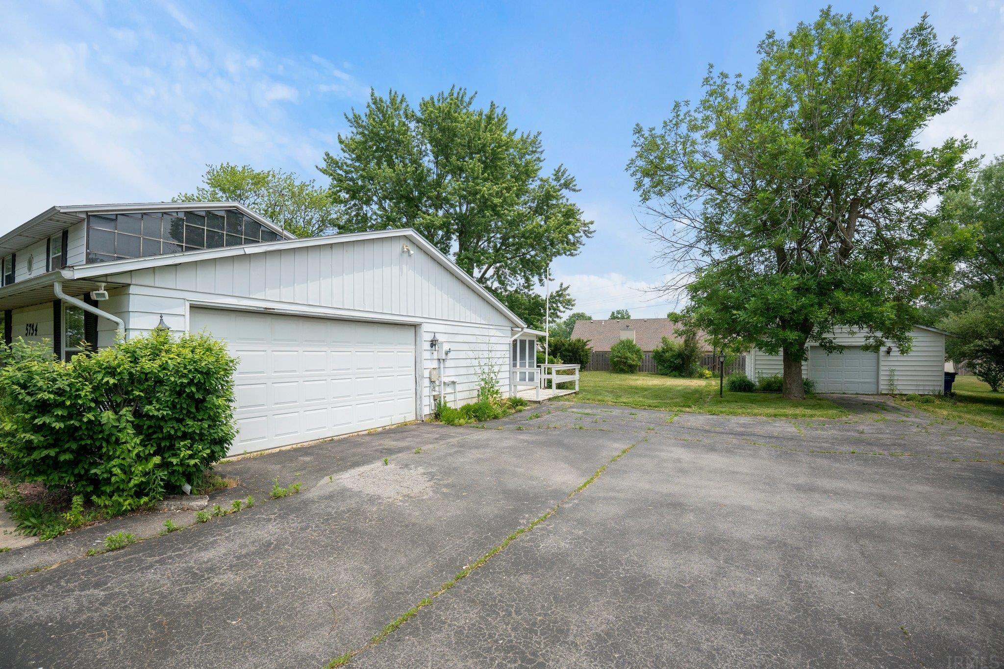 5734 Wheelock Road Fort Wayne, IN 46835 - Photo 7 of 36