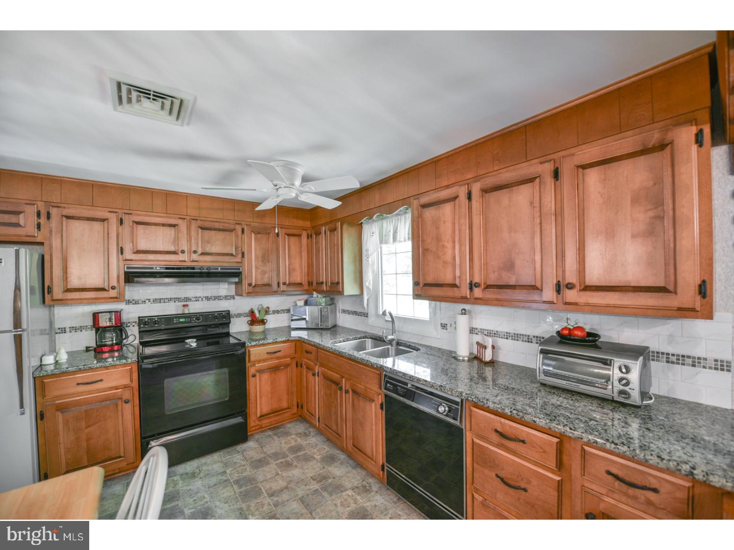 837 Hunters Run Road Pottstown, PA 19465 - Photo 8 of 25 Kitchen