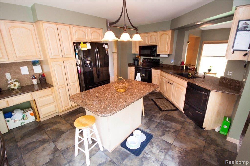 44725 Glengarry Road Canton, MI 48188 - Photo 14 of 20 Kitchen View 3