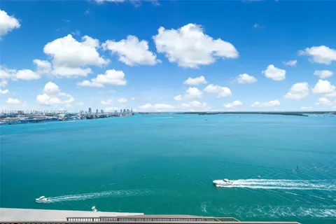 $4,500,000 | 520 Brickell Key Drive, Unit UPH03, Miami, FL 33131