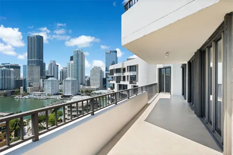 $4,500,000 | 520 Brickell Key Drive, Unit UPH03, Miami, FL 33131