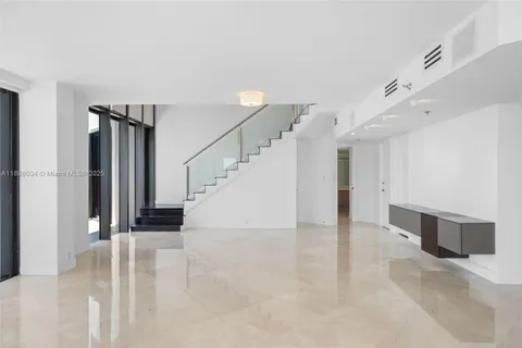 $4,500,000 | 520 Brickell Key Drive, Unit UPH03, Miami, FL 33131