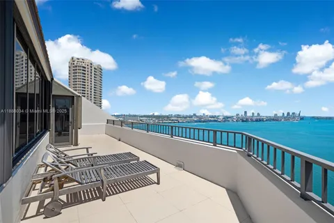 $4,500,000 | 520 Brickell Key Drive, Unit UPH03, Miami, FL 33131