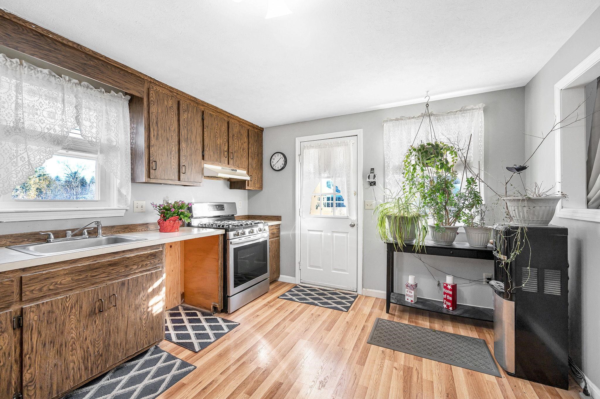 33 Iris Drive Merrimack, NH 03054 - Photo 4 of 36