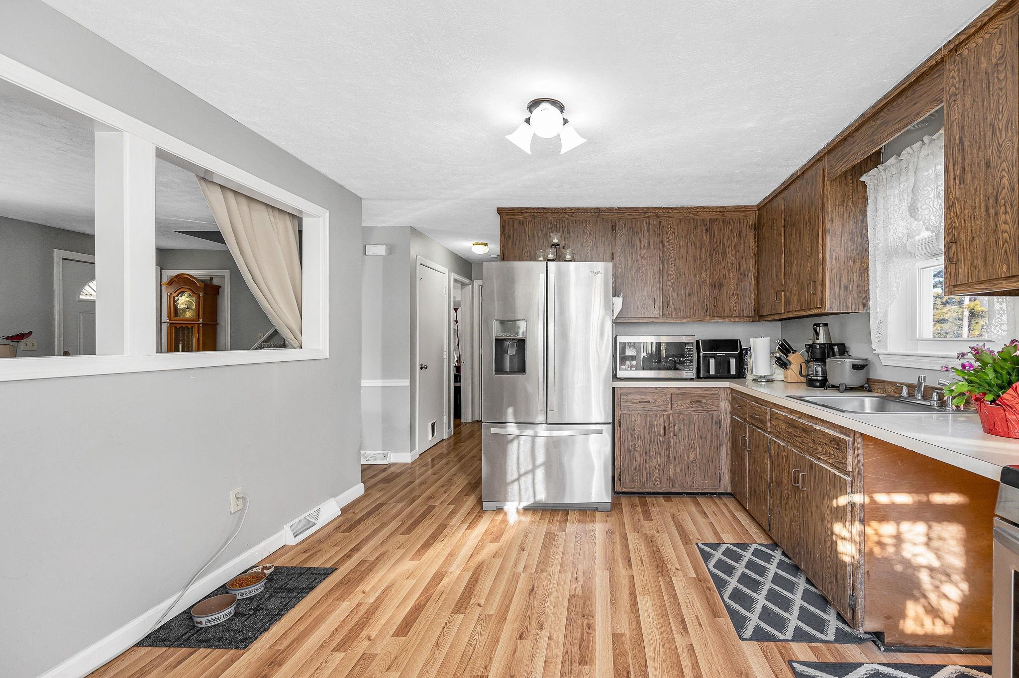 33 Iris Drive Merrimack, NH 03054 - Photo 5 of 36