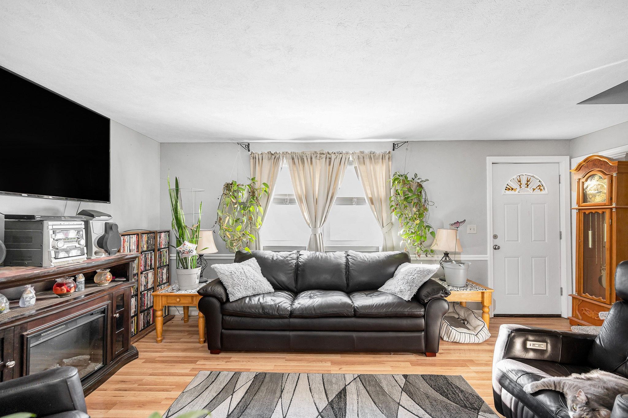 33 Iris Drive Merrimack, NH 03054 - Photo 7 of 36