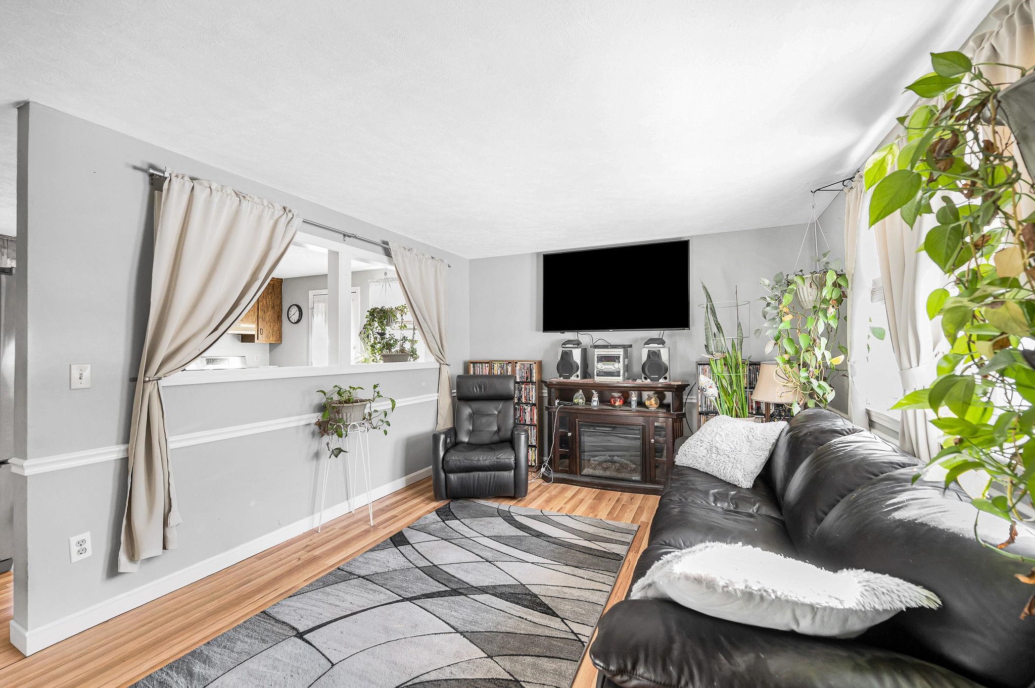 33 Iris Drive Merrimack, NH 03054 - Photo 9 of 36