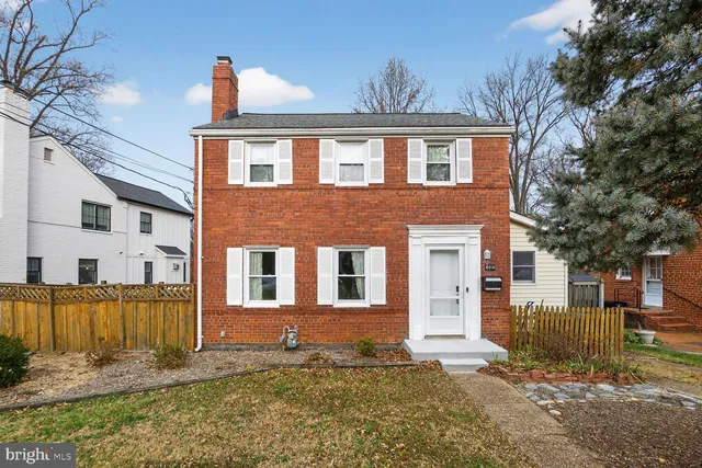 $3,925 | 6031 9th Street North, Arlington, VA 22205