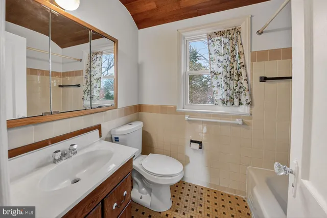 $3,925 | 6031 9th Street North, Arlington, VA 22205