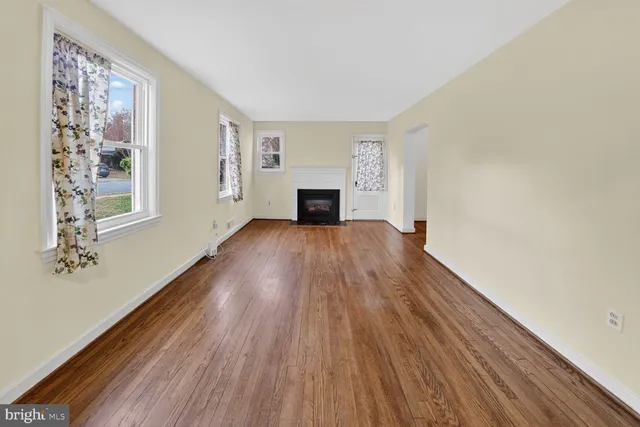 $3,925 | 6031 9th Street North, Arlington, VA 22205