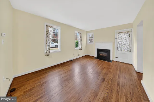 $3,925 | 6031 9th Street North, Arlington, VA 22205