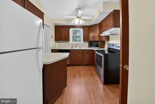 $3,925 | 6031 9th Street North, Arlington, VA 22205