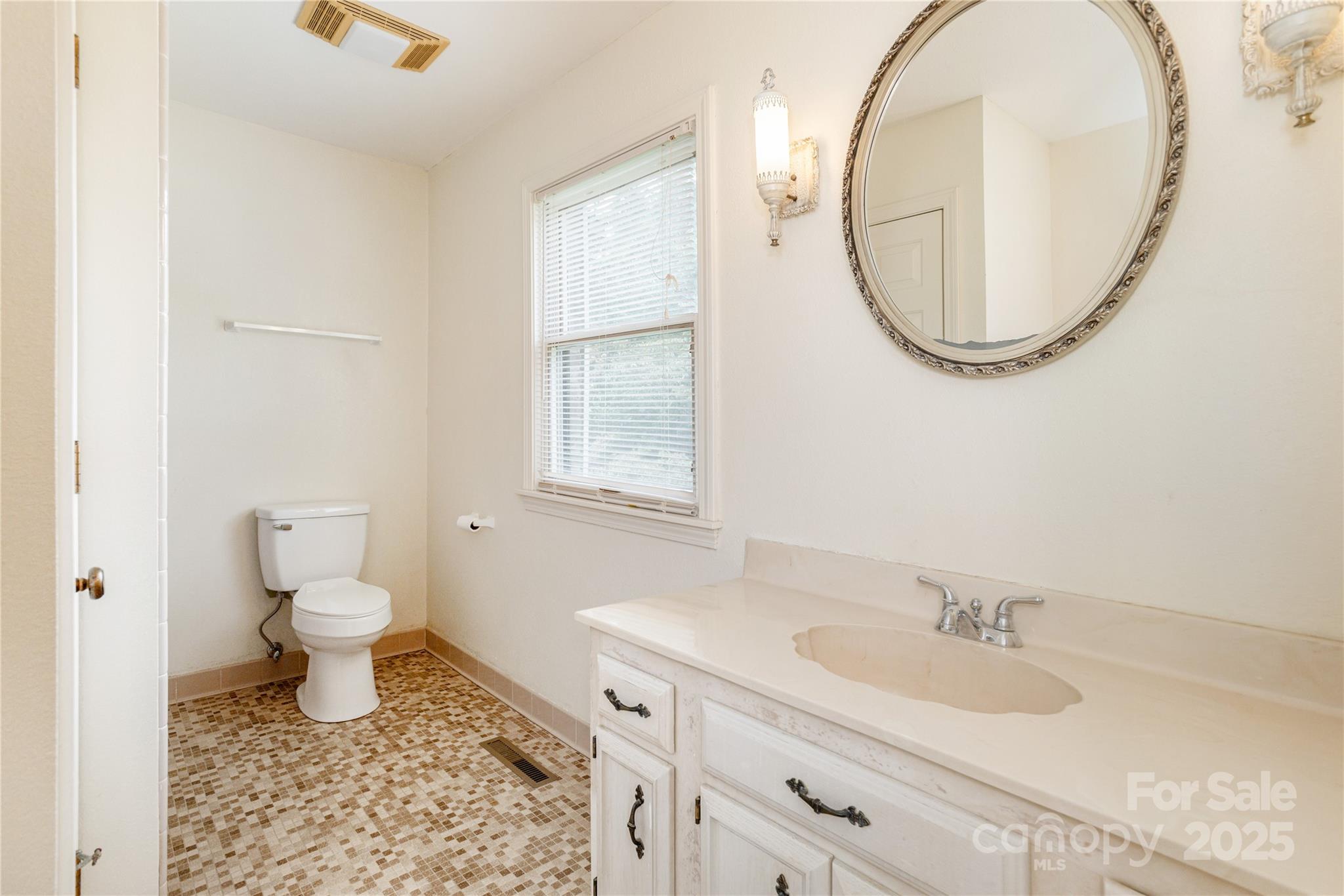 27 Country Road Hendersonville, NC 28791 - Photo 23 of 37 Gallery Image 23