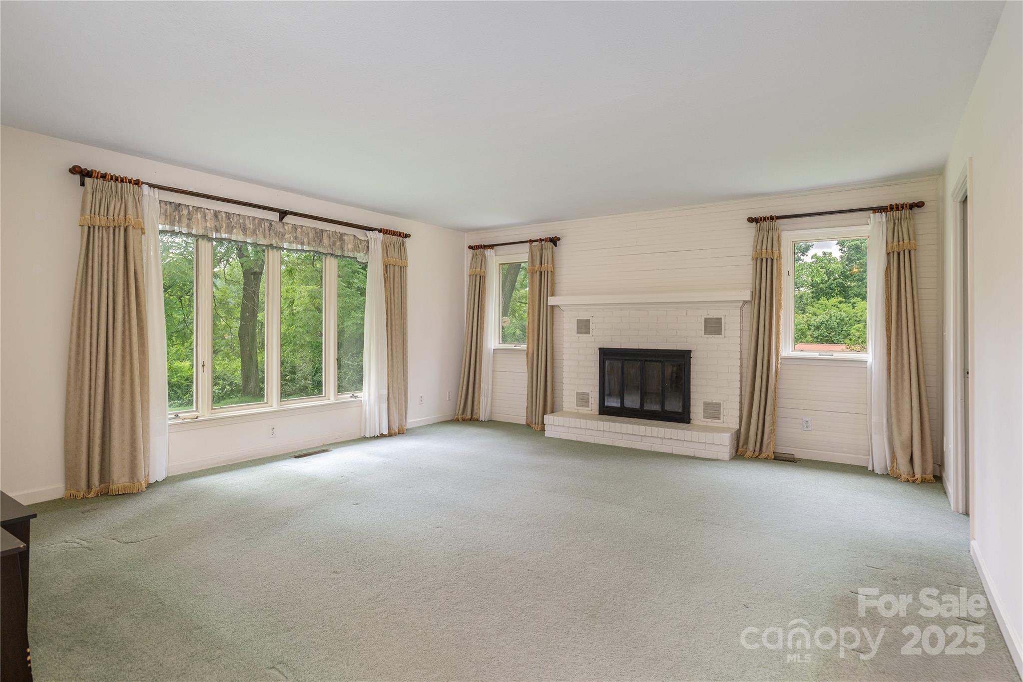 27 Country Road Hendersonville, NC 28791 - Photo 7 of 37 Gallery Image 7