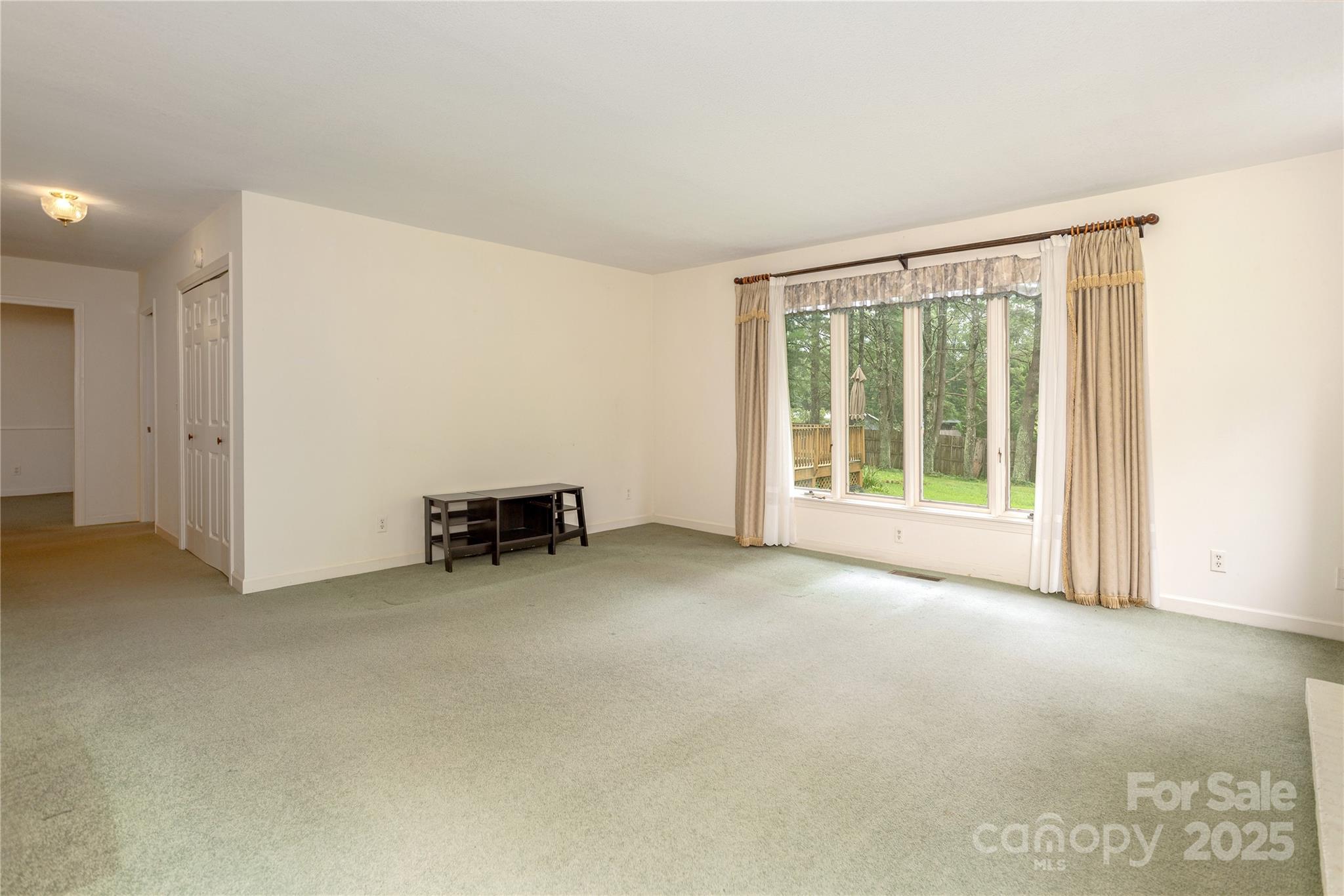 27 Country Road Hendersonville, NC 28791 - Photo 8 of 37 Gallery Image 8