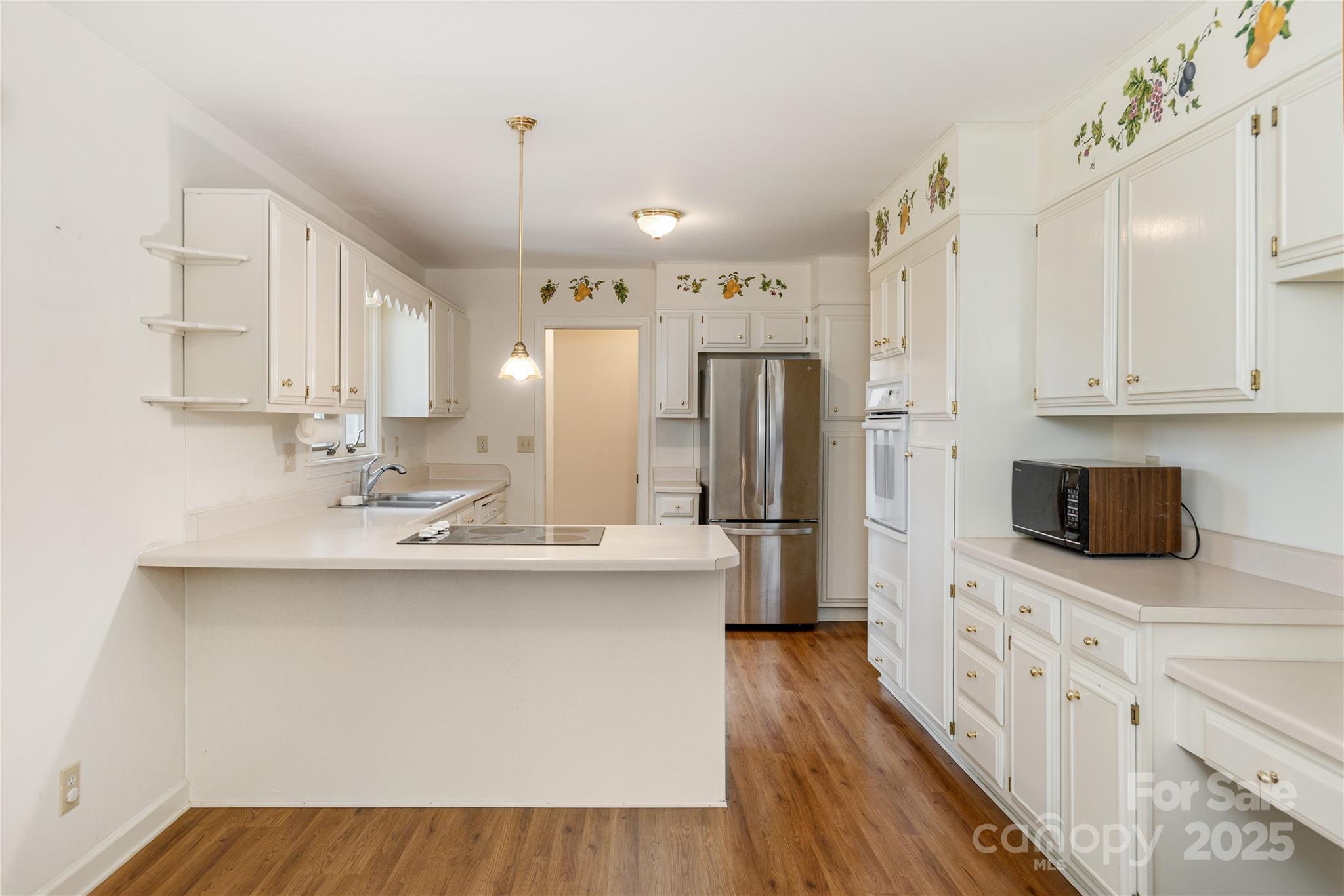 27 Country Road Hendersonville, NC 28791 - Photo 10 of 37 Gallery Image 10