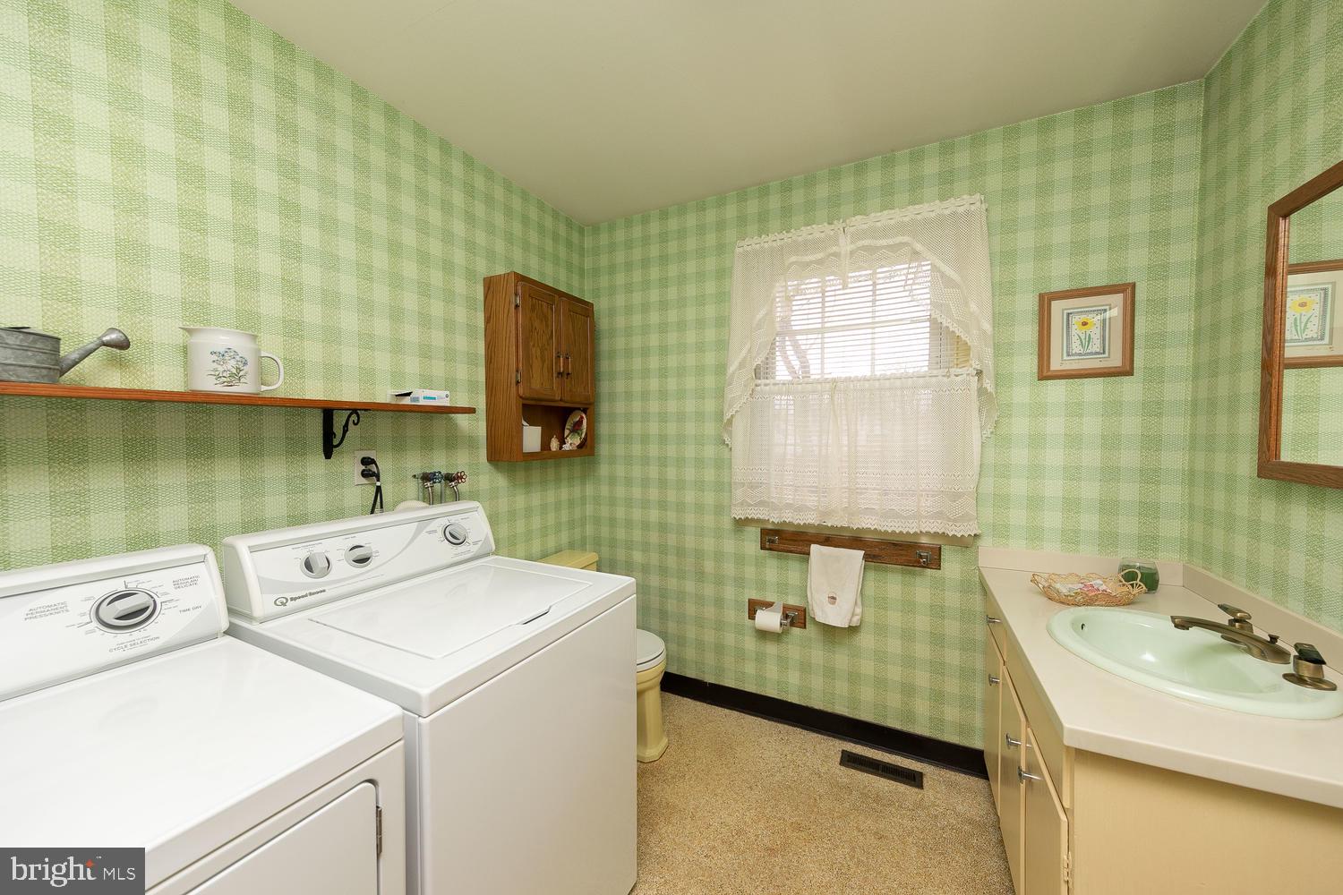3340 Bartram Road Willow Grove, PA 19090 - Photo 11 of 29 Laundry room/Powder room