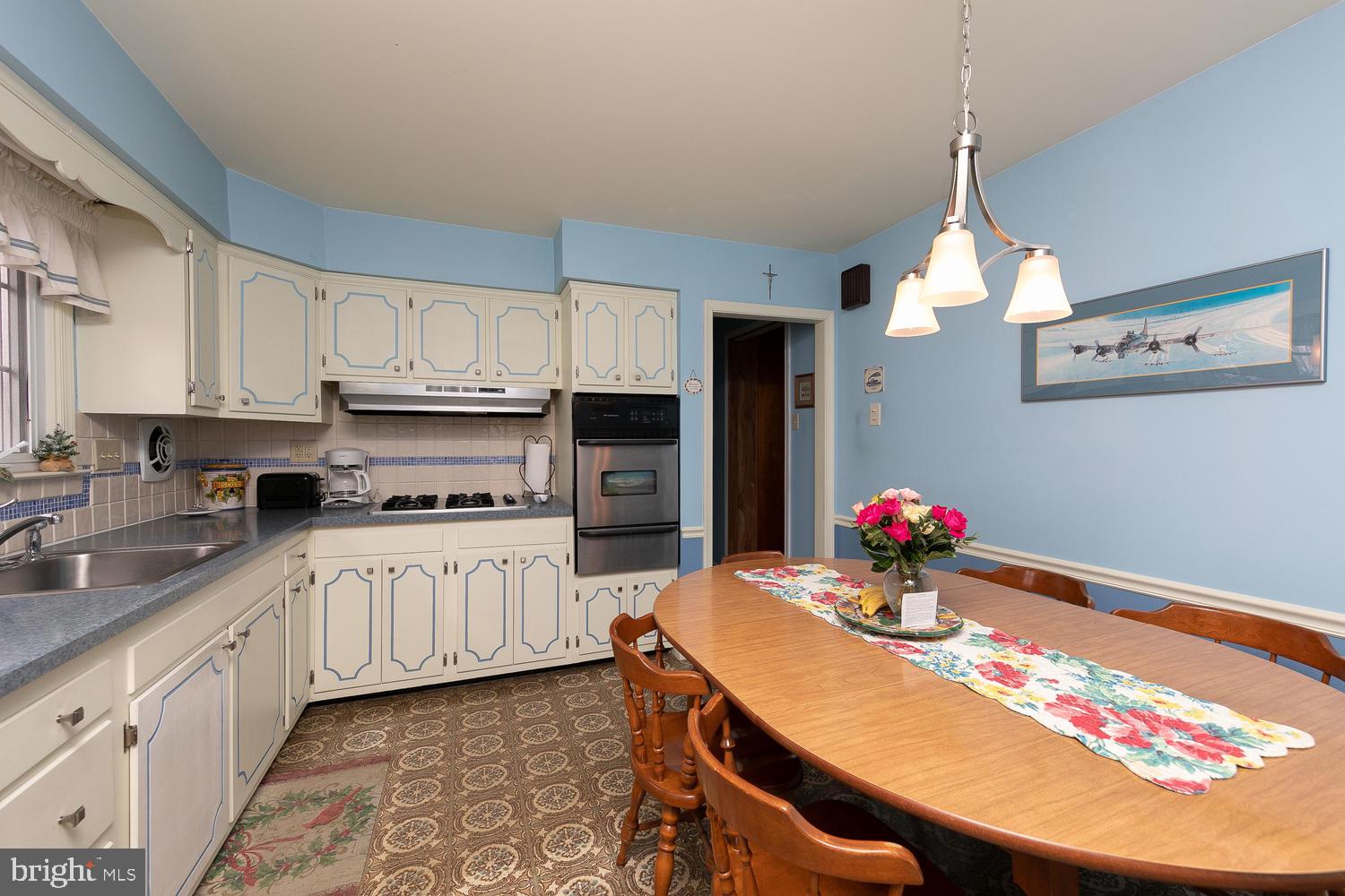 3340 Bartram Road Willow Grove, PA 19090 - Photo 8 of 29 Country Kitchen w/Gas cooktop