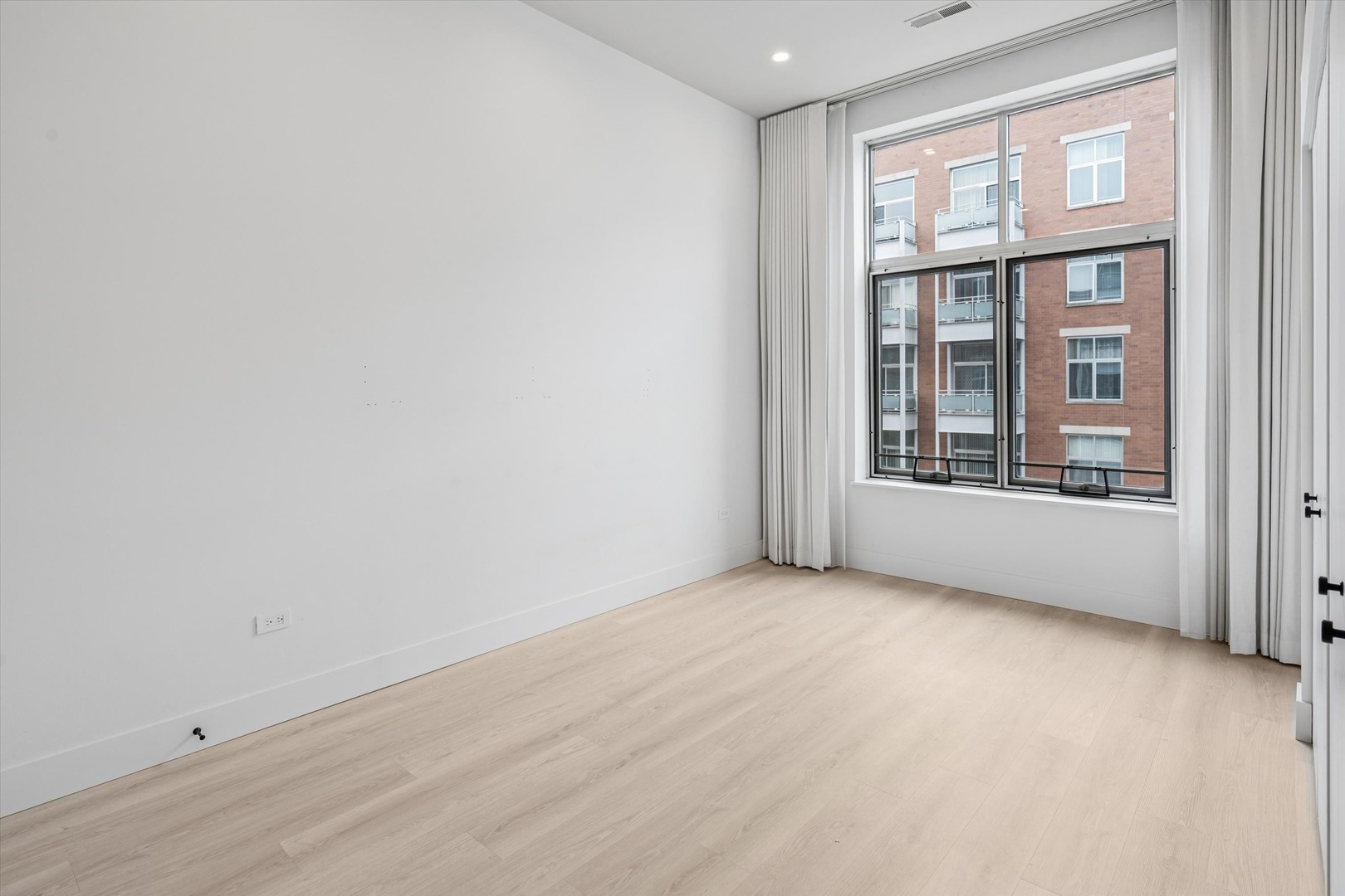949 West Madison Street, Unit 406 Chicago, IL 60607 - Photo 10 of 17