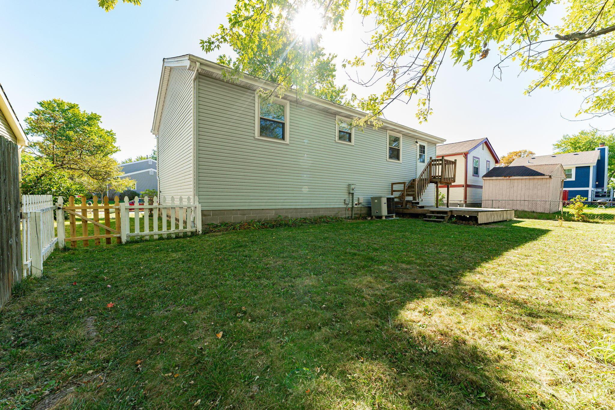 1952 Wolverhampton Road Powell, OH 43065 - Photo 41 of 48 Rear with back yard