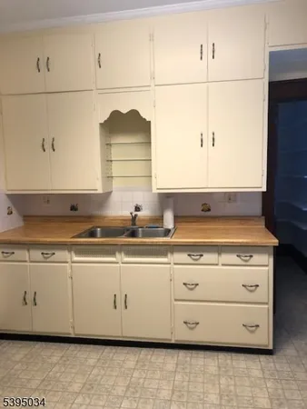 $2,075 | 585 Ringwood Avenue, Unit 2, Wanaque, NJ 07465