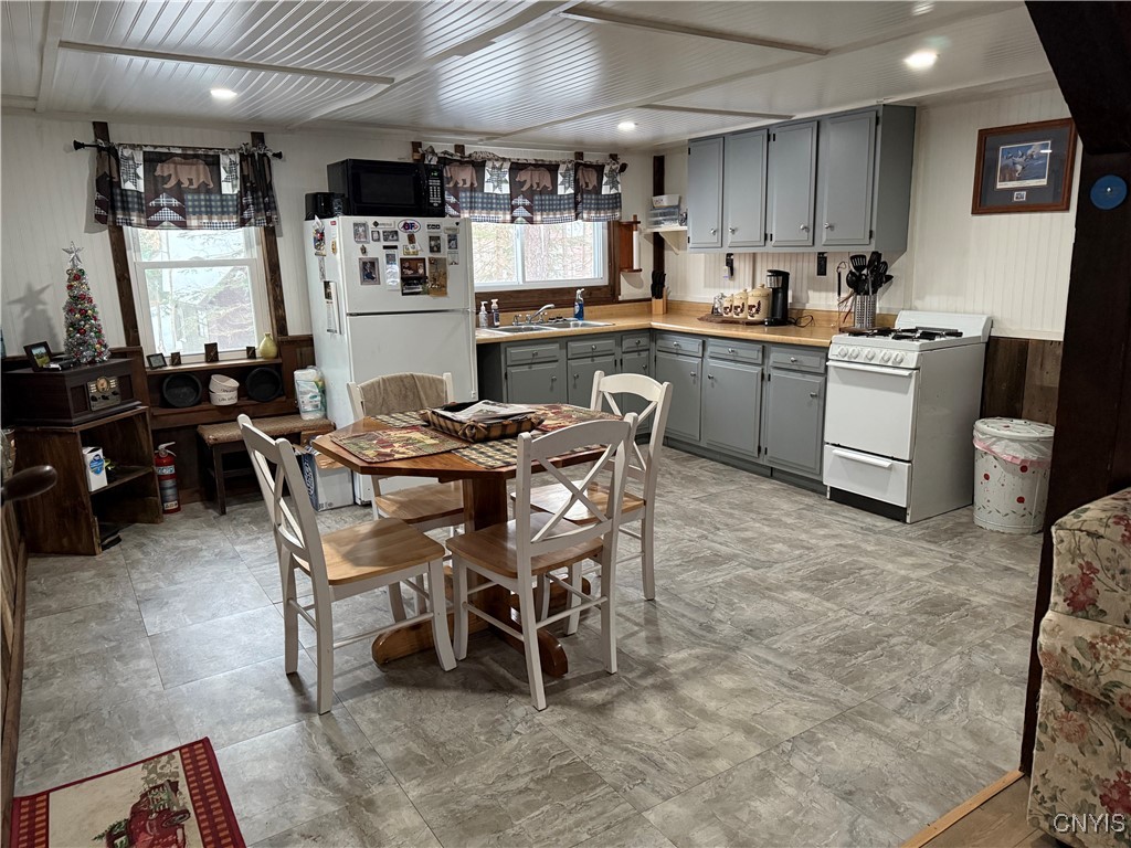 105 Long View East Webb, NY 13420 - Photo 14 of 40