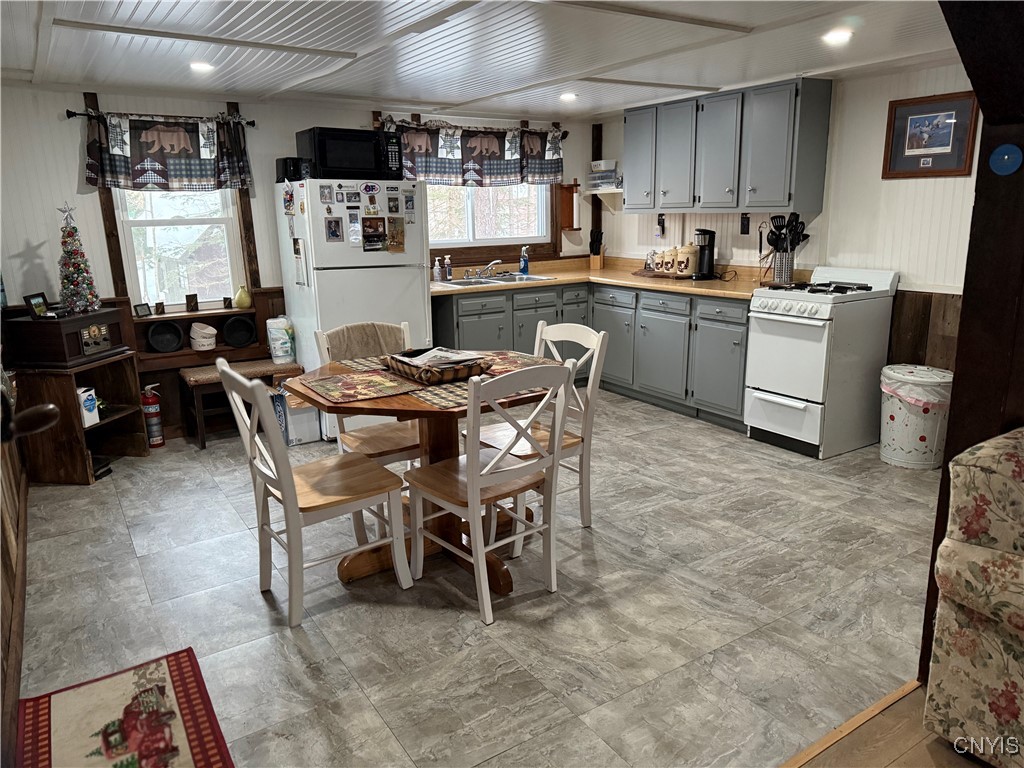 105 Long View East Webb, NY 13420 - Photo 15 of 40