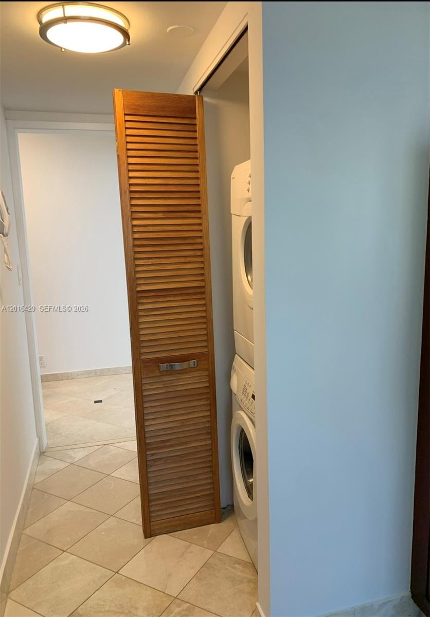 1541 Brickell Avenue, Unit A3101 Miami, FL 33129 - Photo 29 of 32 Washer & Dyer