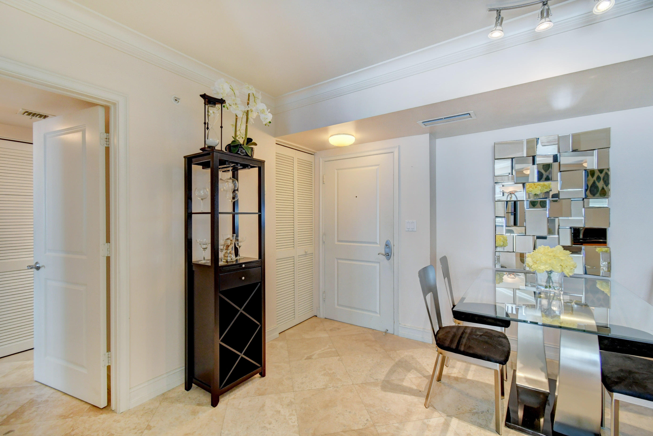 99 Southeast Mizner Boulevard, Unit 831 Boca Raton, FL 33432 - Photo 5 of 50 04_dsc_0539_40_41_42_43