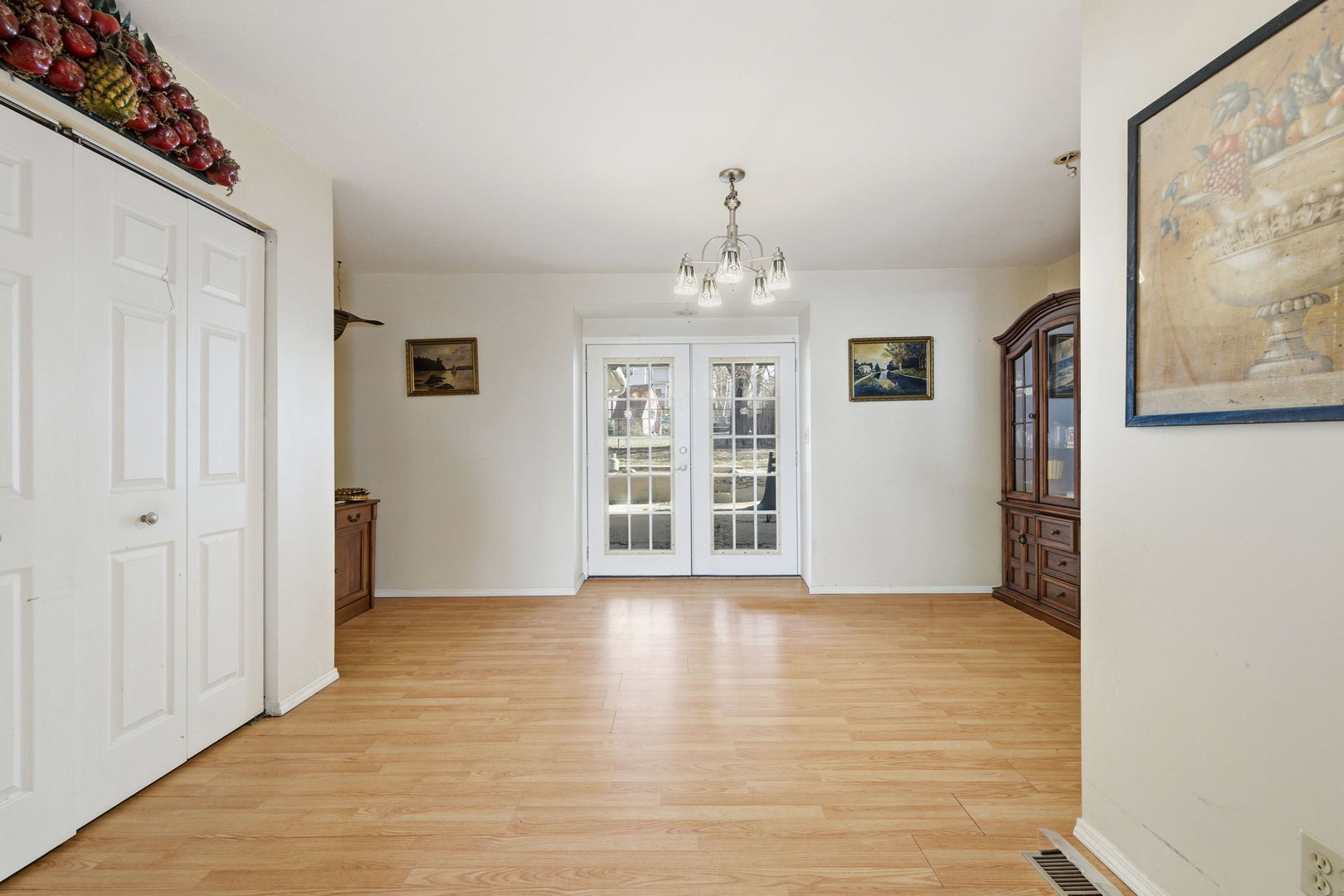 1120 South Hamilton Street Lockport, IL 60441 - Photo 7 of 32 a view of an empty room with a window