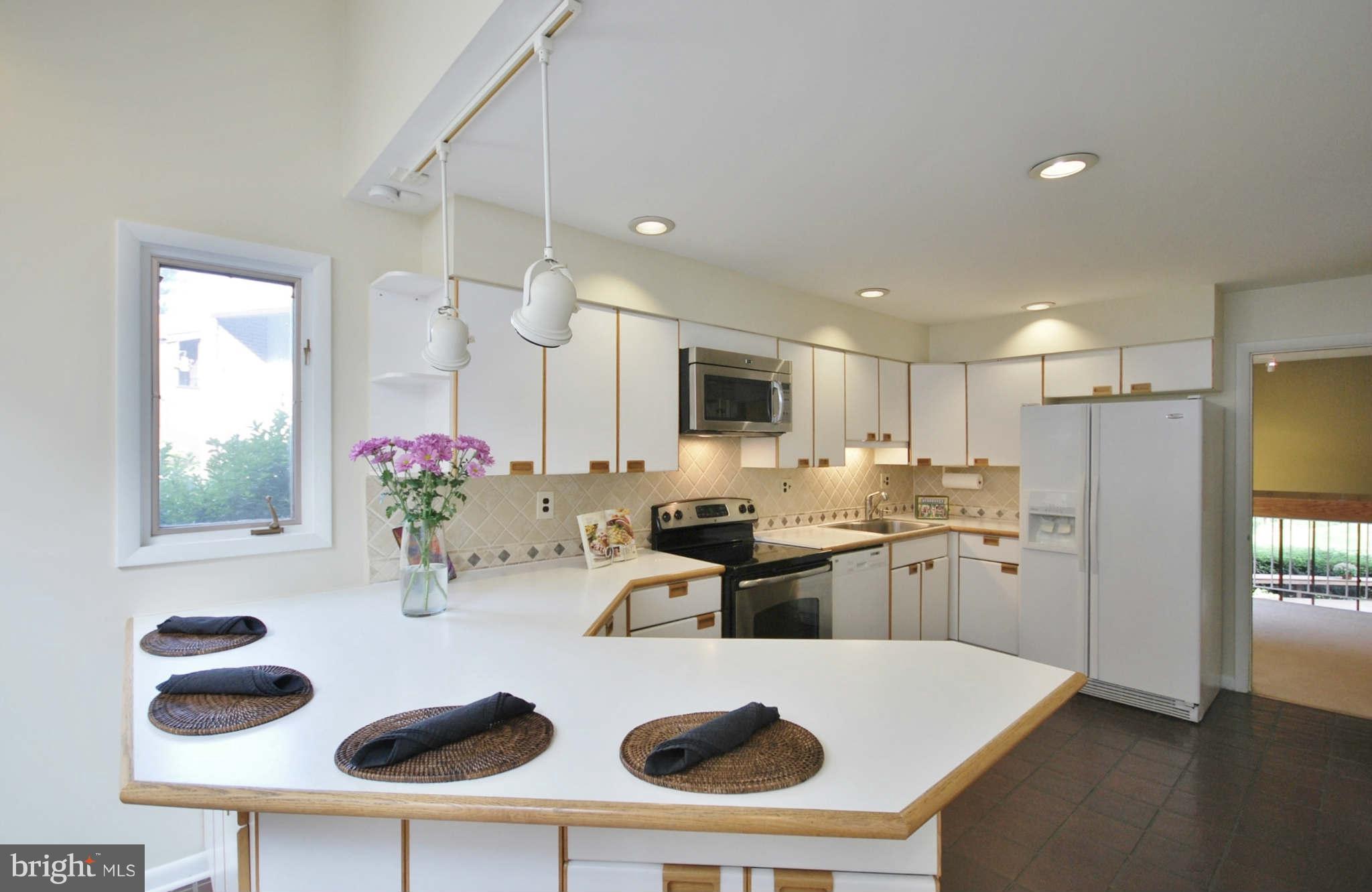 2073 Wethersfield Court Reston, VA 20191 - Photo 15 of 25 Kitchen
